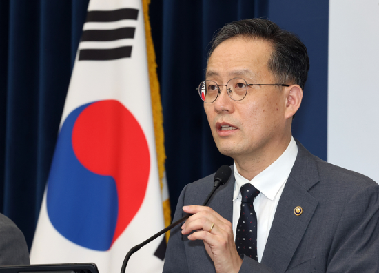 이형일 기획재정부 1차관이 지난 29일 정부세종청사 민원동 브리핑실에서 2025 세제 개편안 상세 브리핑을 하고 있다. (사진=연합뉴스)
