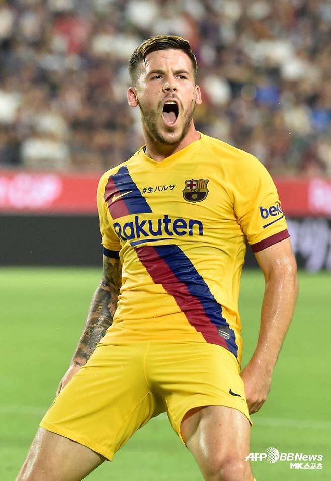 영국 ‘더 선’은 7월 30일 “전 FC 바르셀로나 공격수 페레스가 산책 중 심각한 부상을 입었다”며 “페레스는 자신의 반려견을 산책시키던 중 다른 개에게 성기를 물리는 사고를 당했다”고 전했다. 매체는 이어 “페레스는 곧바로 병원으로 이송됐다. 페레스는 봉합 수술을 받았고, 총 여섯 바늘을 꿰맸다. 페레스는 24시간 이상 치료를 받았다”고 했다. 사진=AFPBBNews=News1