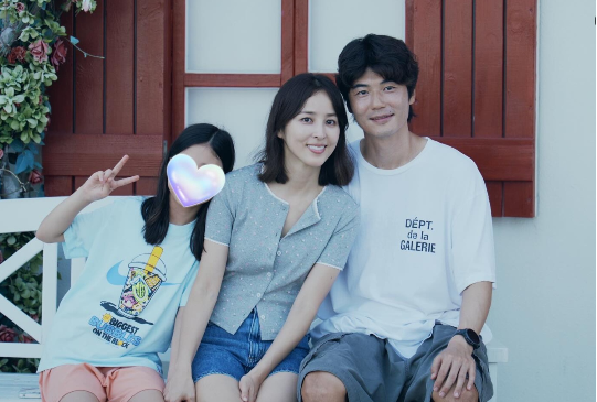 배우 한혜진과 축구선수 기성용 부부가 딸 시온 양과 함께한 가족 여행 사진을 공개했다.사진=한혜진 SNS