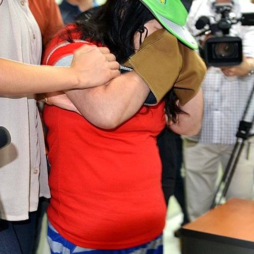 이씨가 2014년 8월 1일 경기 포천경찰서에서 조사를 받고 이동하던 모습./사진=뉴시스