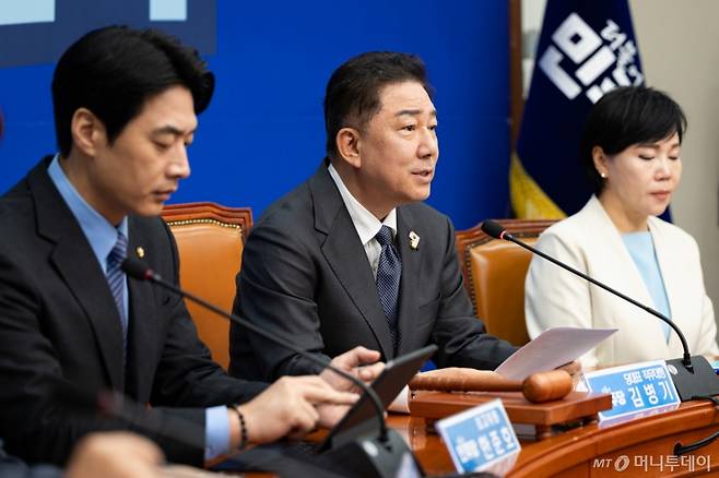 김병기 더불어민주당 대표 직무대행 겸 원내대표가 1일 서울 여의도 국회에서 열린 최고위원회의에서 모두 발언을 하고 있다. /사진=뉴스1