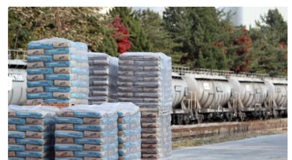 출하를 기다리고 있는 시멘트 제품들. [연합]