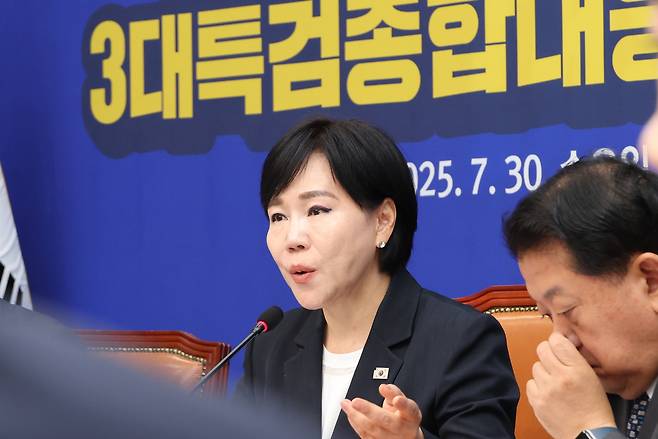 7월 30일 서울 여의도 국회에서 열린 더불어민주당 3대특검 종합대응특별위원회 출범식에서 전현희 총괄위원장이 발언하고 있다. [연합]