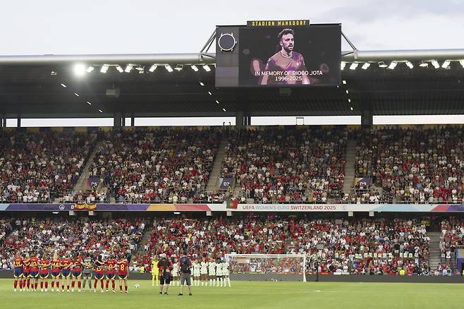 협의 대로 UEFA 여성 유로 2025에서 추모 진행. AP연합뉴스