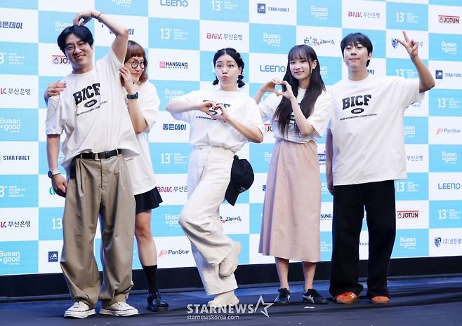 개그콘서트 팀 신윤승, 조수연, 박은영, 나현영, 유연조, 서성경이 1일 서울 마포구 상암 스탠포드 호텔에서 진행된 제13회 '부산국제코미디페스티벌' 기자간담회에 참석해 포즈를 취하고 있다. /2025.08.01 /사진=김휘선 hwijpg@