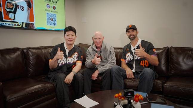 김병현(왼쪽), 니퍼트와 만난 맷 윌리엄스(가운데) 샌프란시스코 코치. /사진=스포츠인텔리전스그룹