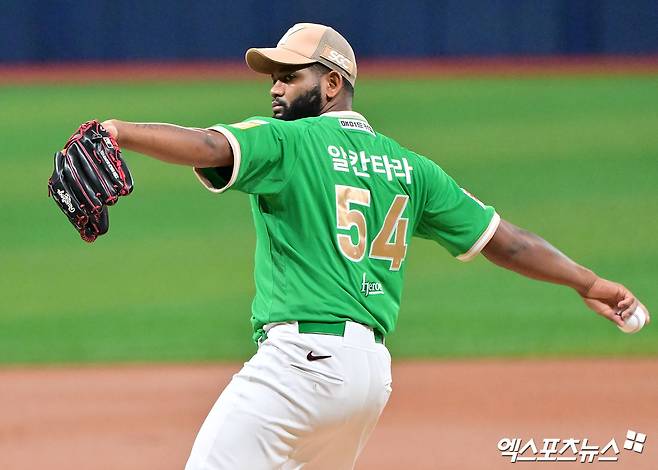 키움 히어로즈 외국인 투수 라울 알칸타라가 1일 서울 고척스카이돔에서 열린 2025 신한 SOL Bank KBO리그 롯데 자이언츠와의 팀 간 13차전에 선발등판, 8이닝 무실점 호투로 팀 승리를 견인했다. 사진 김한준 기자