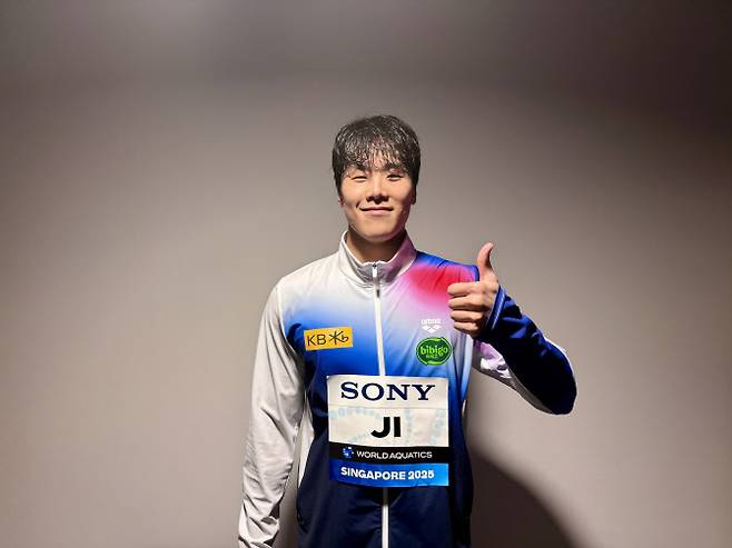 자유형 50m 결승을 마친 뒤 환하게 웃는 지유찬. 사진=올댓스포츠