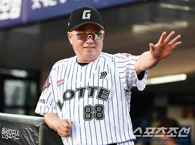25일 부산 사직구장에서 열린 KIA와 롯데의 경기. 롯데 김태형 감독이 미소짓고 있다. 부산=정재근 기자 cjg@sportschosun.com/2025.7.25/