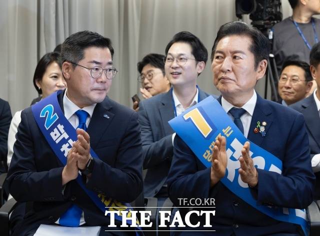 이번 전당대회에서 선출될 새 당대표는 대통령실과의 건전한 관계 설정이라는 과제를 안고 있다. 정부 출범 이후 당정 관계는 국정 운영의 효율성에 직접적인 영향을 미쳐왔다. 새 대표가 이 대통령과 어떤 방식으로 협력하고, 또 어떤 방식으로 때로는 긴장감을 유지하며 역할을 수행할지가 주목되는 부분이다. /뉴시스