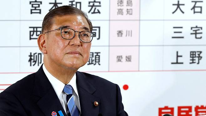 일본의 총리이자 집권 자민당(LDP) 총재 이시바 시게루가 2025년 7월 20일 일본 도쿄의 참의원 선거 당일 자민당 본부에서 기자 질문을 듣고 있다. /연합뉴스
