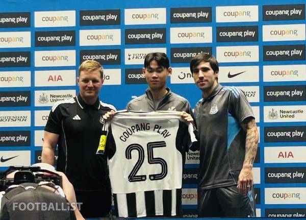에디 하우 뉴캐슬유나이티드 감독, 박승수, 산드로 토날리. 김정용 기자