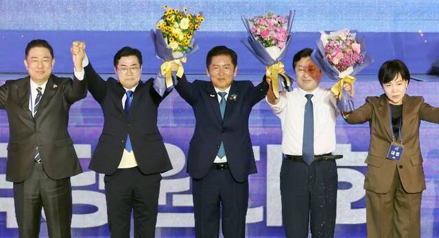 정청래 더불어민주당 신임 당대표가 2일 고양 킨텍스에서 당대표로 선출된 뒤 인사하고 있다. 김경호 선임기자 jijae@hani.co.kr