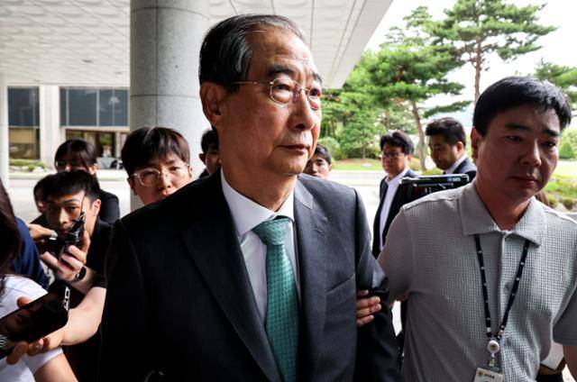 한덕수 전 국무총리가 2일 서울 서초구 서울고검에 마련된 내란특검 사무실에 조사를 받기 위해 출석하고 있다. 뉴시스