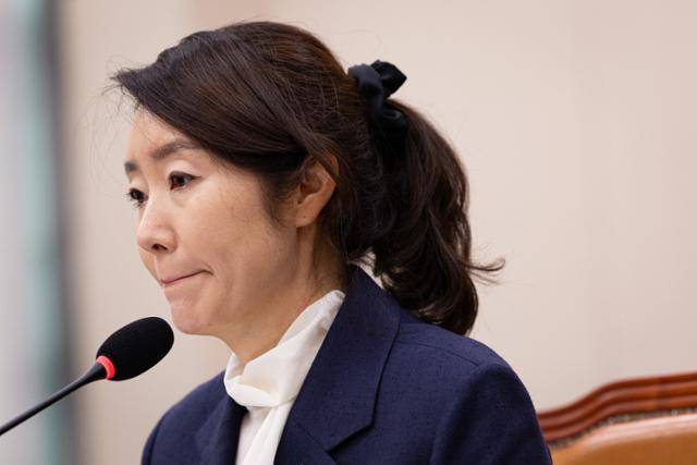 강선우 더불어민주당 의원이 여성가족부 후보자였던 지난달 14일 서울 여의도 국회에서 열린 인사청문회에 출석해 의원 질의를 듣고 있다. 뉴스1