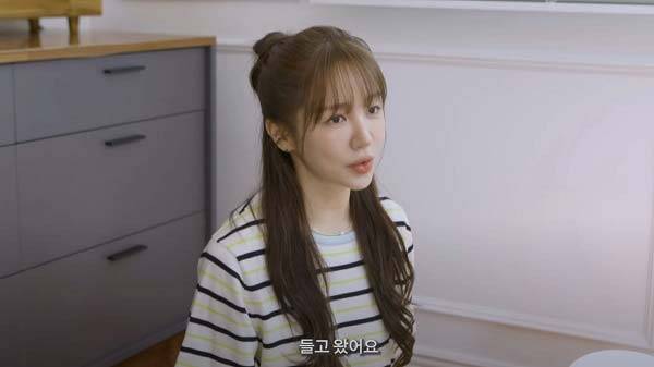 가수 겸 배우 윤은혜(40)가 다이어트를 위해 평소 실천하는 식사법을 공개했다./사진=윤은혜 유튜브 채널 캡처