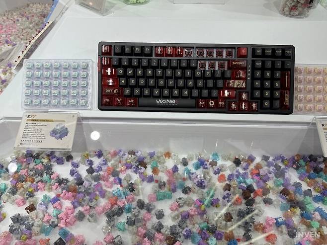 ▲ 그냥 키보드만 있는 건 이제 시시하다, 키캡과 커스텀 파츠까지 세팅각?