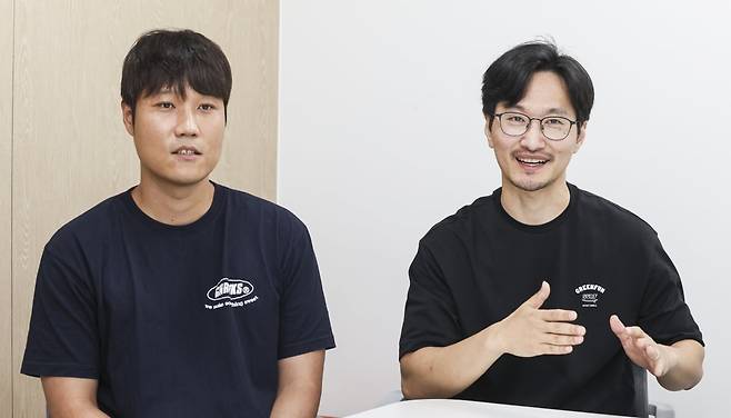 위현송 청강대 교수(왼쪽)과 민홍 애니메이터(오른쪽). 사진=임형택 기자