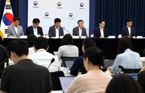 지난달 29일 정부세종청사에서 ‘2025년 세제개편안’ 관련 브리핑이 진행되고 있다. 사진은 기사 내용과 직접적인 관련이 없음. 기재부 제공