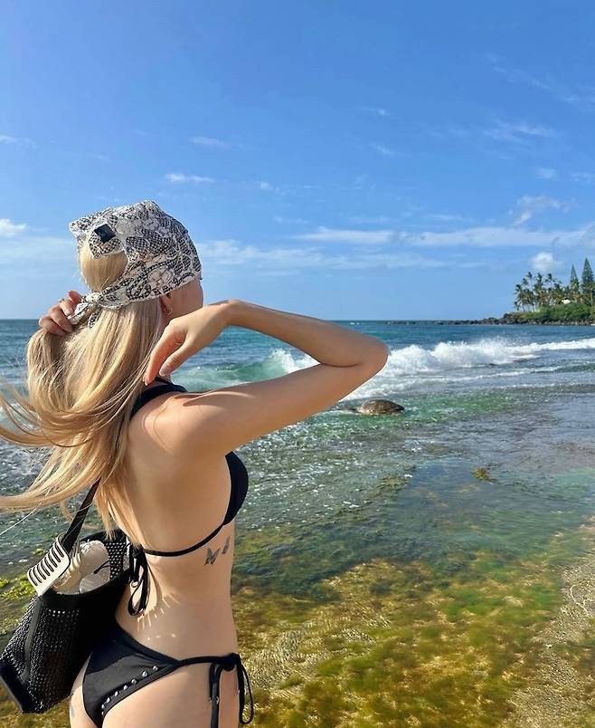 Fashion influencer Heejoo wears a stud bikini (Instagram)