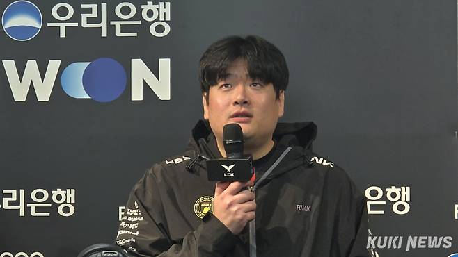 유상욱 BNK 피어엑스 감독이 2일 오후 5시 서울 종로구 롤파크 LCK 아레나에서 열린 ‘2025 LCK’ 정규시즌 라이즈 그룹 3라운드 DRX와 경기가 끝난 뒤 기자회견에 임하고 있다. 김영건 기자