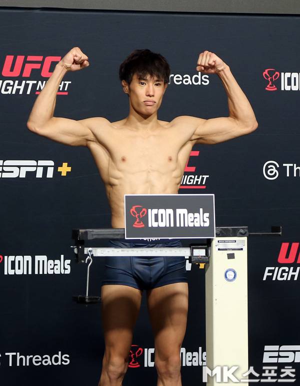 박현성의 상대이자 플라이급 랭킹 6위 타이라 타츠로가 포즈를 취하고 있다. 사진(美 라스베가스)= 김재호 특파원