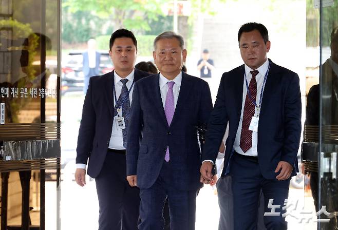 12·3 비상계엄 당시 '언론사 단전·단수 지시' 등의 의혹을 받는 이상민 전 행정안전부 장관이 31일 오후 서울 서초구 서울중앙지법에서 열린 구속 전 피의자 심문(영장실질심사)에 출석하고 있다. 황진환 기자