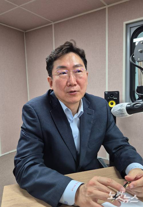 강원CBS.강원영동CBS 시사프로그램 <최진성의 위클리오늘>에 출연한 원강수 원주시장. 강민주 PD