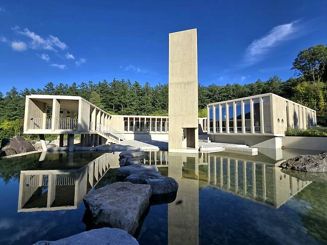 승효상 건축가가 설계한 메덩골 정원의 선곡선원.