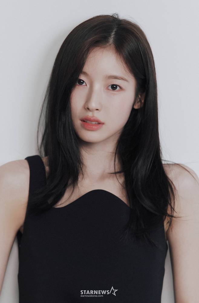 웨이브 오리지널 시리즈 'S라인'의 배우 아린이 28일 진행된 라운드 인터뷰를 위해 포즈를 취하고 있다. /사진제공=ATRP 2025.07.28 /사진=이동훈 photoguy@