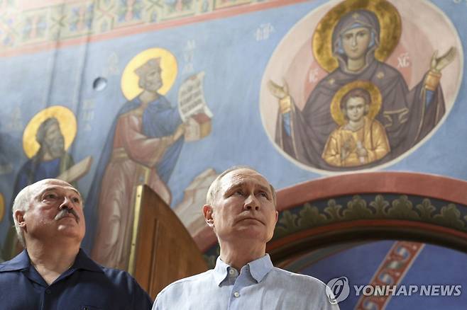 블라디미르 푸틴 러시아 대통령과 알렉산드르 루카셴코 벨라루스 대통령 [AP/크렘린풀 연합뉴스. 재판매 및 DB 금지]