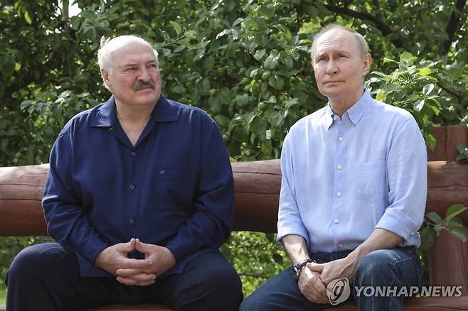 블라디미르 푸틴 러시아 대통령과 알렉산드르 루카셴코 벨라루스 대통령 [AP/크렘린풀 연합뉴스. 재판매 및 DB 금지]