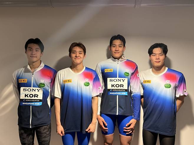 남자 계영 800ｍ 대표팀의 황선우, 김우민, 김영범, 이호준(이상 왼쪽부터). [대한수영연맹 제공. 재판매 및 DB 금지]