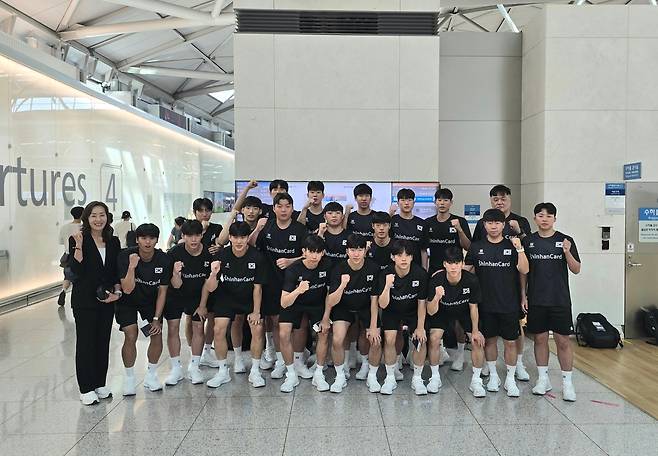 2일 출국한 19세 이하 남자 핸드볼 국가대표 선수단. [대한핸드볼협회 제공. 재판매 및 DB 금지]