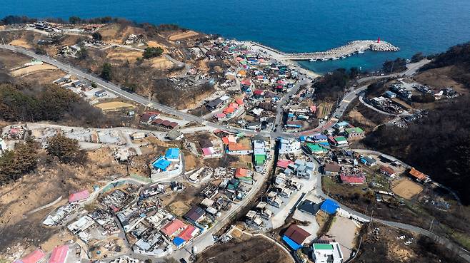 지난 3월 대형산불피해를 본 노물리 마을./ 영덕군 제공