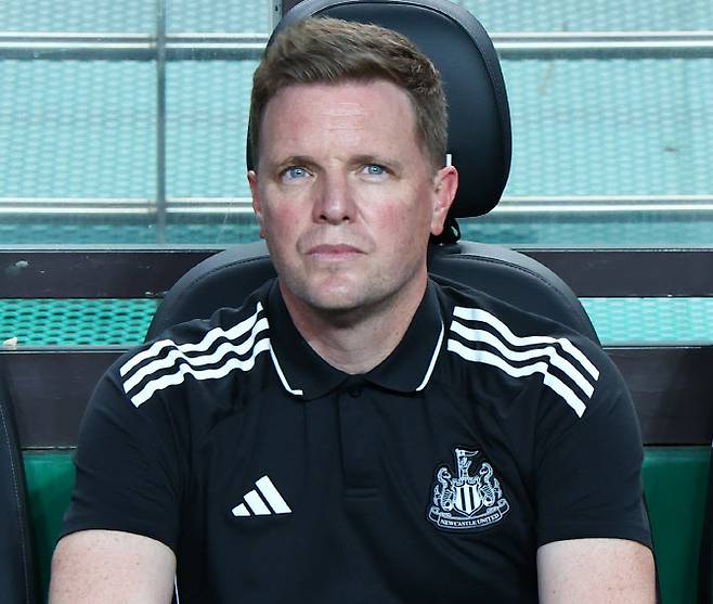 3일 서울월드컵경기장에서 열린 2025 쿠팡플레이 시리즈 토트넘 홋스퍼와 뉴캐슬 유나이티드의 경기. 뉴캐슬 에디 하우 감독이 경기 시작을 기다리고 있다. 사진=연합뉴스