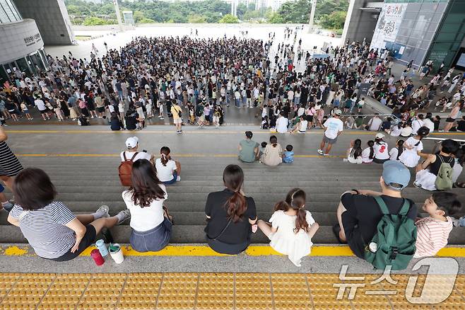 3일 오전 서울 용산구 국립중앙박물관 전시실 앞 광장이 입장을 대기하는 시민들로 북적이고 있다. 2025.8.3/뉴스1 ⓒ News1 민경석 기자