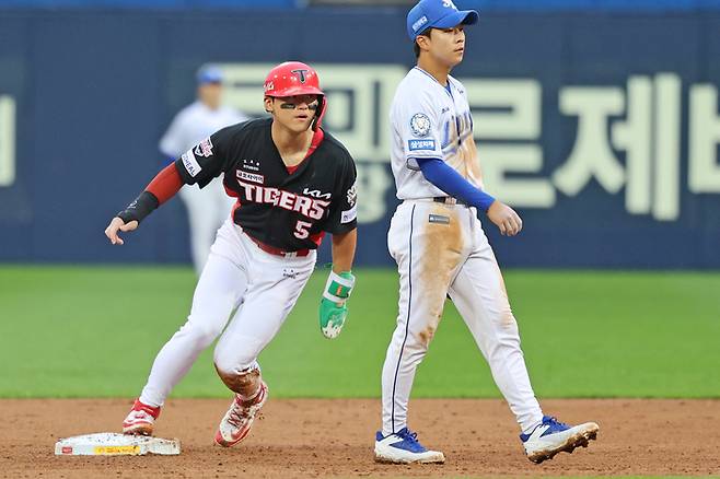 KIA 김도영이 대구삼성라이온즈파크에서 열린 2025 KBO리그 정규시즌 삼성전에서 4회초 도루에 성공하고 있다. 사진 | KIA 타이거즈