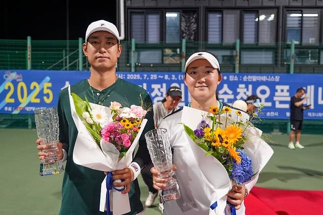혼합복식 우승 이정헌 김은채 조