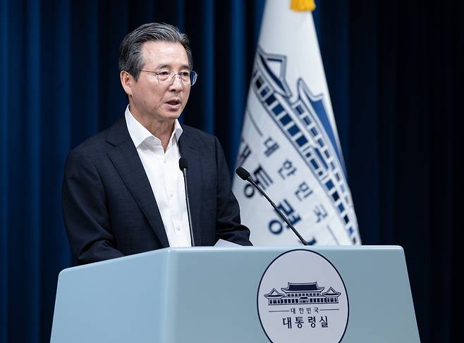 김용범 정책실장이 7월 31일 서울 용산 대통령실 청사에서 한미 관세 협상 타결 관련 브리핑을 하고 있다. /뉴스1