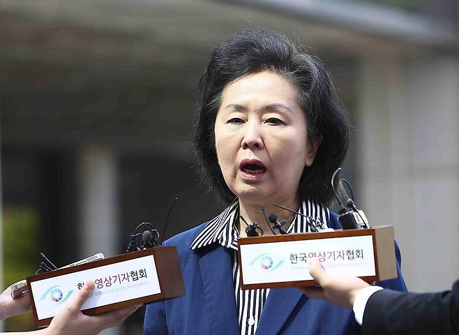 윤석열 전 대통령 부부의 공천 개입 의혹을 받는 김영선 전 의원이 29일 서울 서초구 서울고등검찰청으로 조사를 받기 위해 출석하고 있다. 2025.04.29. [서울=뉴시스]