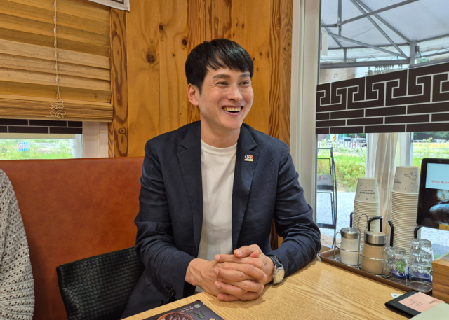 백년가게 ‘부강옥’ 3대 김도윤 대표가 부강옥의 미래 구상에 대해 밝히고 있다. 강승구 기자