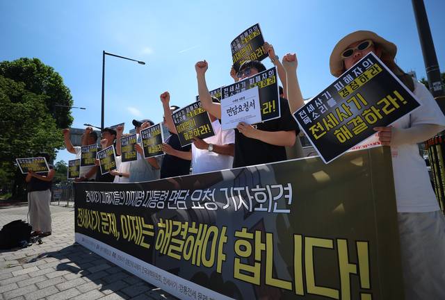 대통령 면담 요청하는 전세사기 피해자들 [연합뉴스 제공]