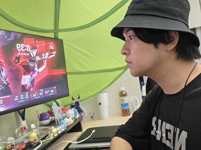 주말에 출근해 프로젝트 이슈를 점검하는 송범진씨. 본인 제공