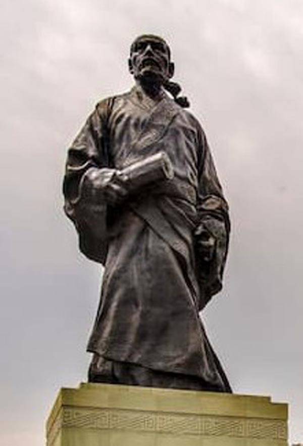 사마천의 고향인 중국 산시성 한청시에 세워진 사마천동상.