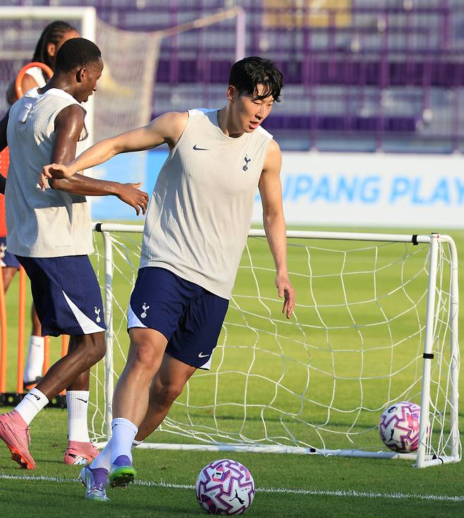 Son Heung-min of Tottenham Hotspur takes part in a training session at Anyang Stadium in Anyang, Gyeonggi Province, Saturday, in preparation for a preseason match in Seoul against Newcastle United. (Yonhap)