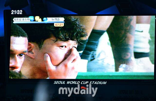 2025년 8월 3일 오후 서울월드컵경기장에서 쿠팡플레이 시리즈 '토트넘 홋스퍼 FC와 뉴캐슬 유나이티드 FC'의 경기가 열렸다. 토트넘 손흥민이 후반 교체된 뒤 눈물 흘리고 있다./서울월드컵경기장=유진형 기자