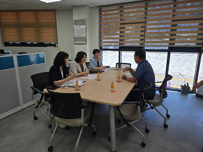 시립복지원 방문 현장. 창원시 제공