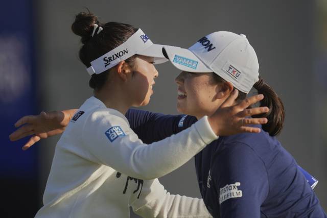 동반 라운드를 벌인 야마시타(왼쪽)와 다케다. 사진 제공=AP연합뉴스