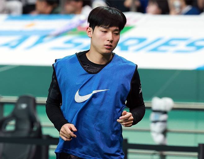 토트넘 양민혁이 3일 서울월드컵경기장에서 열린 뉴캐슬과 ‘2025 쿠팡플레이 시리즈’ 2경기 후반 41분 제임스 매디슨 대신 투입돼 그라운드를 밟았다. 짧은 시간동안 상대 수비 배후공간을 허무는 움직임과 스피드로 눈길을 모았다. 상암│뉴시스